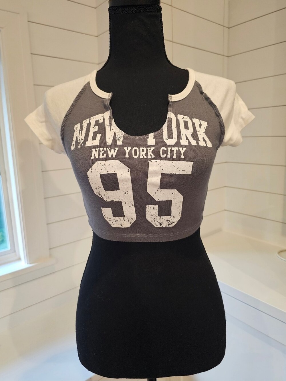 New York City 95 Gray & White Women's Crop Top